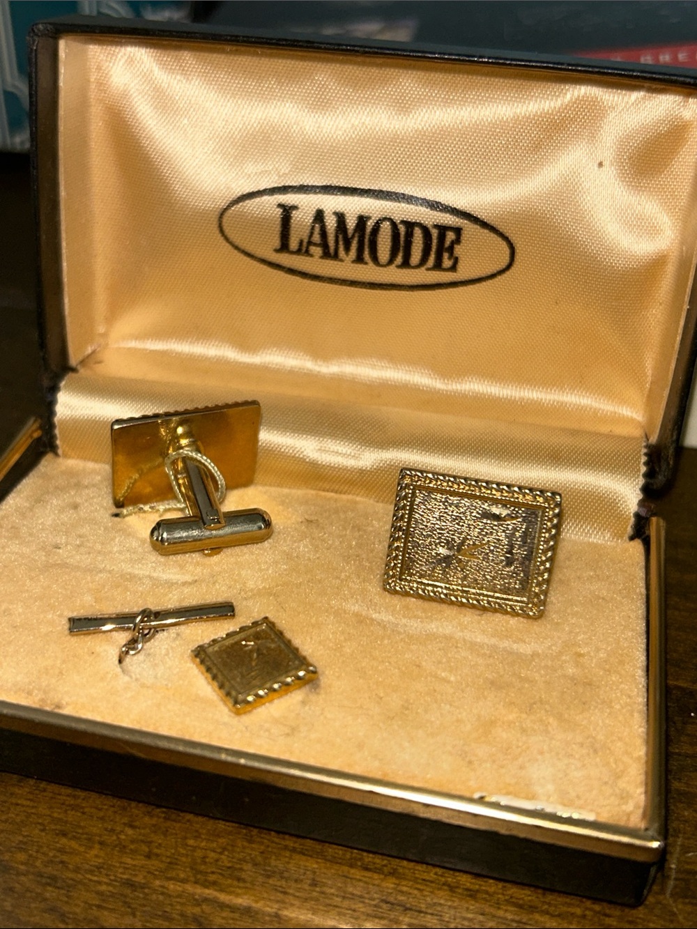 Vintage Diamond Cut Starburst Gold-Tone Square Textured Cufflink & Tie Set NEW